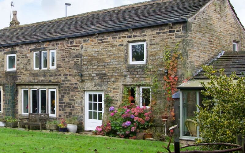 House next door to noisy neighbours House next door to noisy neighbours