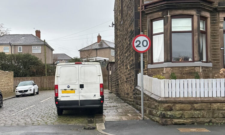 Sell terraced house at junction Sell terraced house at junction