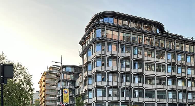 Flat with short leases Flat with short leases