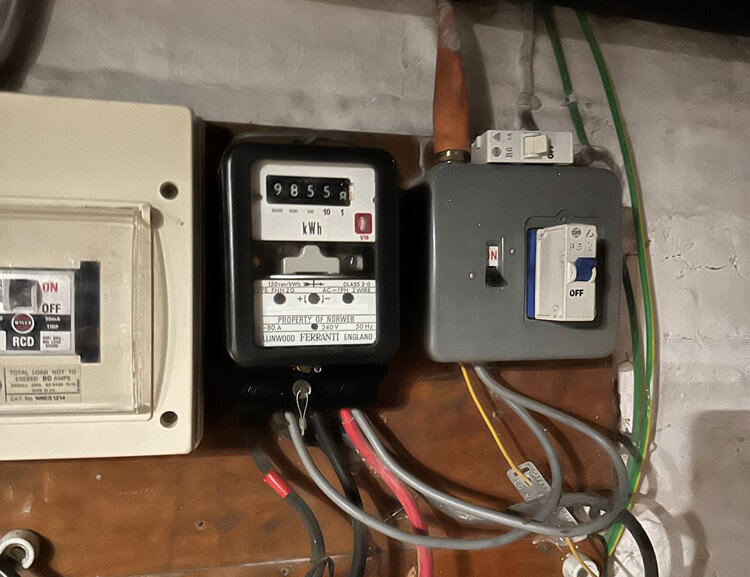 House with bad electrics House with bad electrics