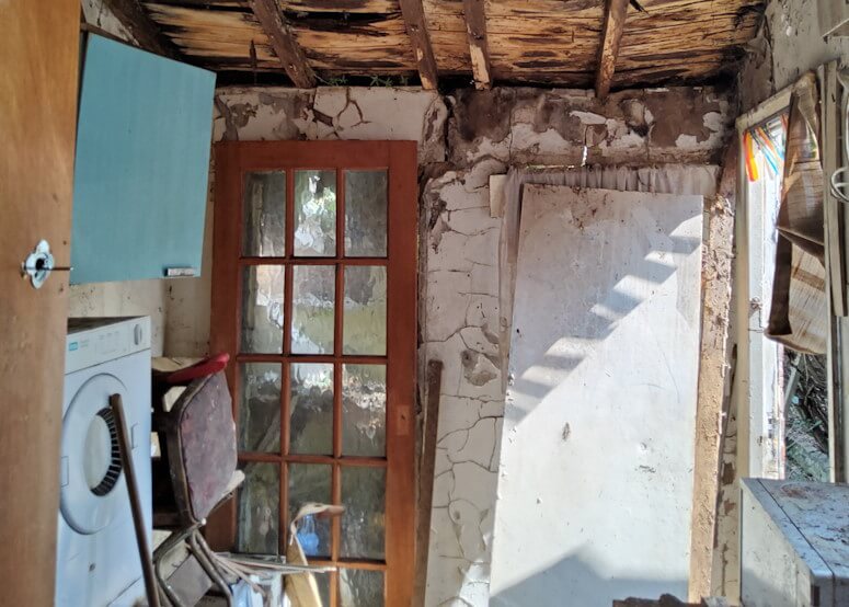 Old house without kithcen House without kitchen