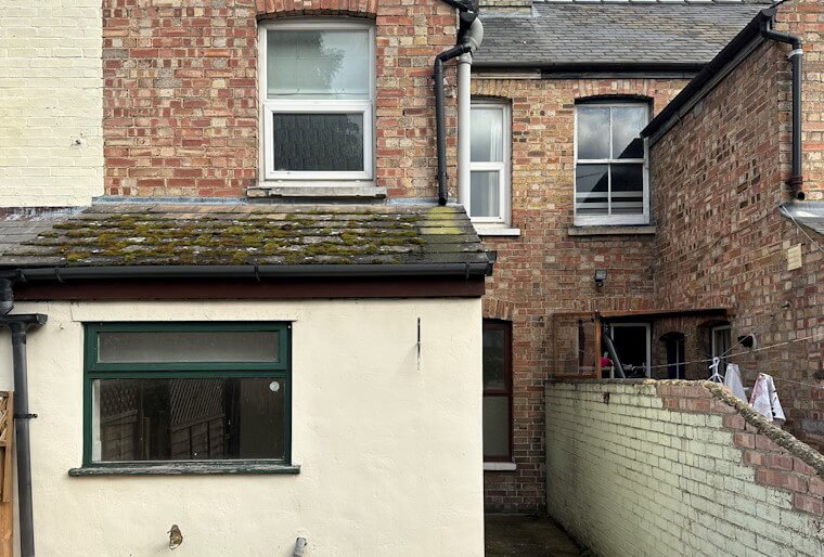 Rear of house being sold without viewings Sell house without viewings