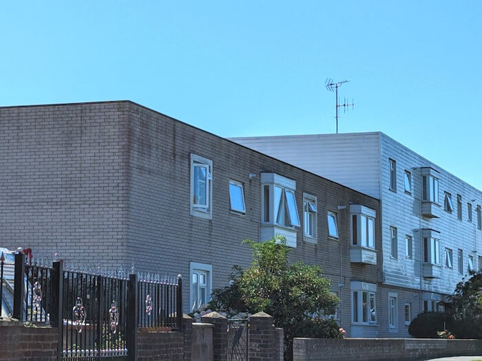 Sell terraced house with a flat roof Sell terraced house with a flat roof