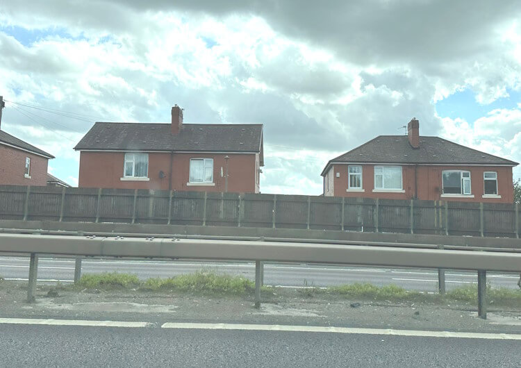 Selling house next to a busy motorway Selling house next to a motorway