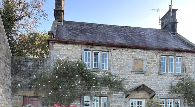 Sell link detached house on road Sell link detached house