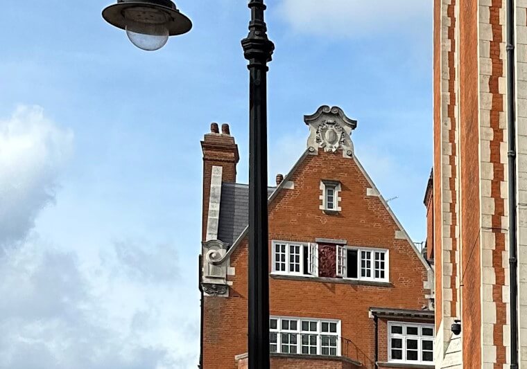 Top floor flat on 5th floor Top floor flat