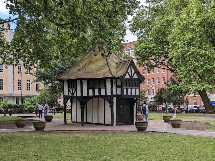 Hut in middle of Soho Square Hut in Soho Square